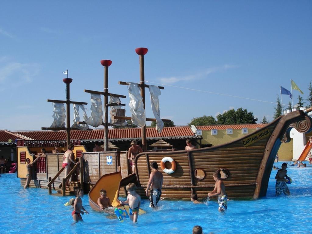 Holiday Mobile Homes Park Riviera Karigador Buitenkant foto
