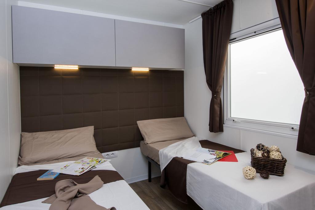 Holiday Mobile Homes Park Riviera Karigador Buitenkant foto