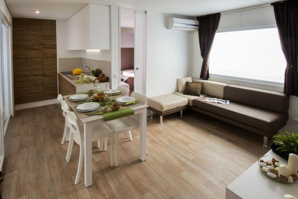 Holiday Mobile Homes Park Riviera Karigador Buitenkant foto